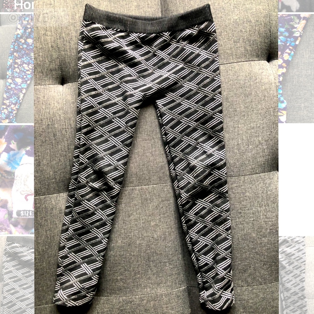SOLD on Ⓜ️ Black and gray Wishful Park Leggings. Size S/M.